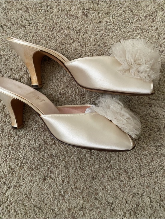 Daniel Green Shoes - Vintage 1950s Daniel Green Satin Peep-Toe Heels with Tulle Rosette - Champagne
